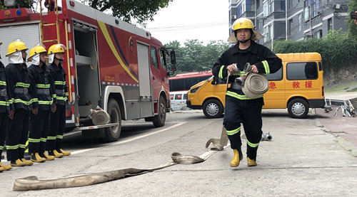 宜都園區蒲東亞榮獲“2018年度全省專職消防隊伍先進工作者”榮譽稱號(圖2)